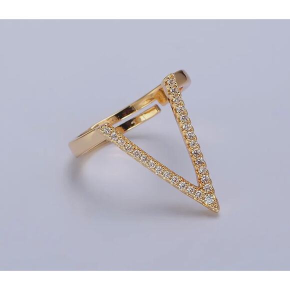 Elegant Gold V-Shaped Ring - Picture 1 of 5